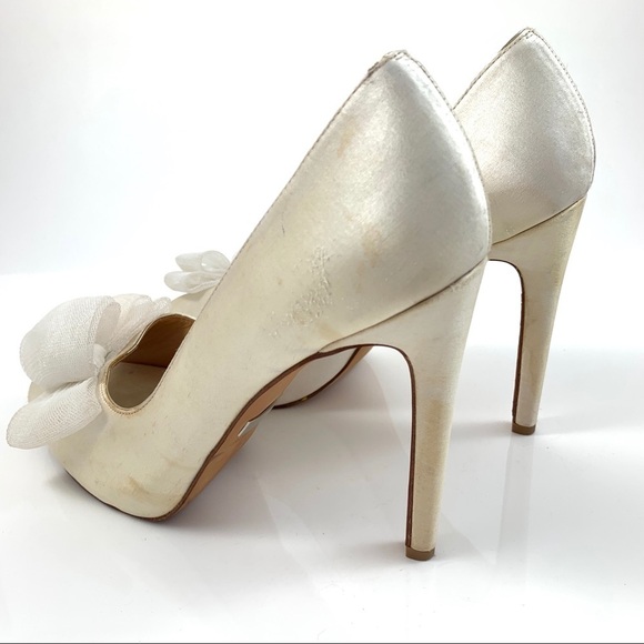BADGLEY MISCHKA cream satin wedding stilettos - Picture 5 of 7